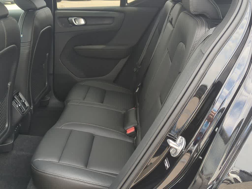 Thumbnail: 2026 Volvo XC40 - 18