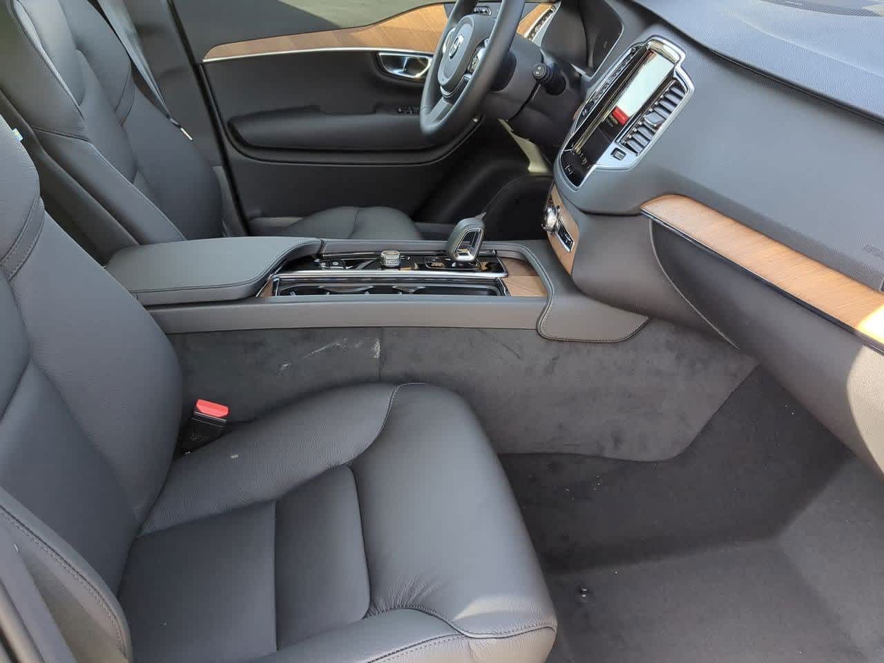 2025 Volvo XC90 T8 Plus 23