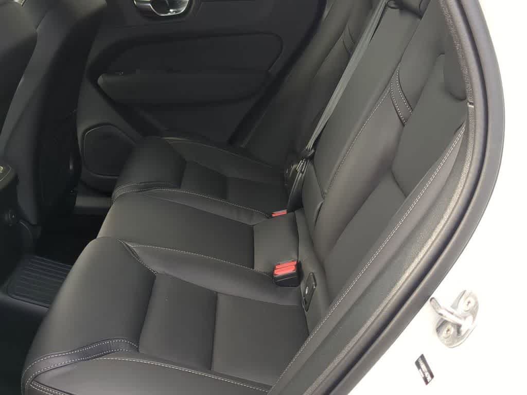 Thumbnail: 2026 Volvo XC60 - 18