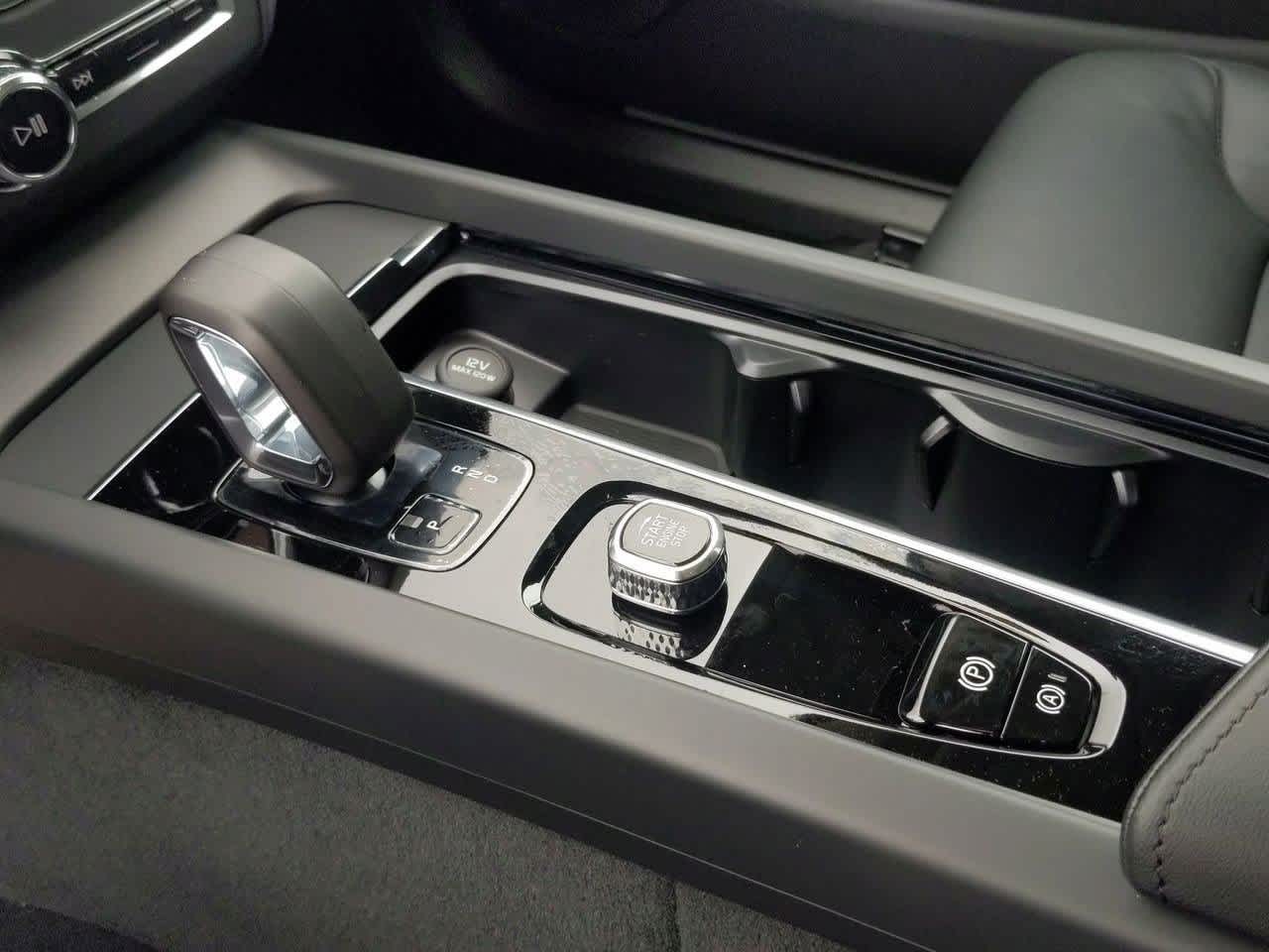 Thumbnail: 2025 Volvo XC60 - 23