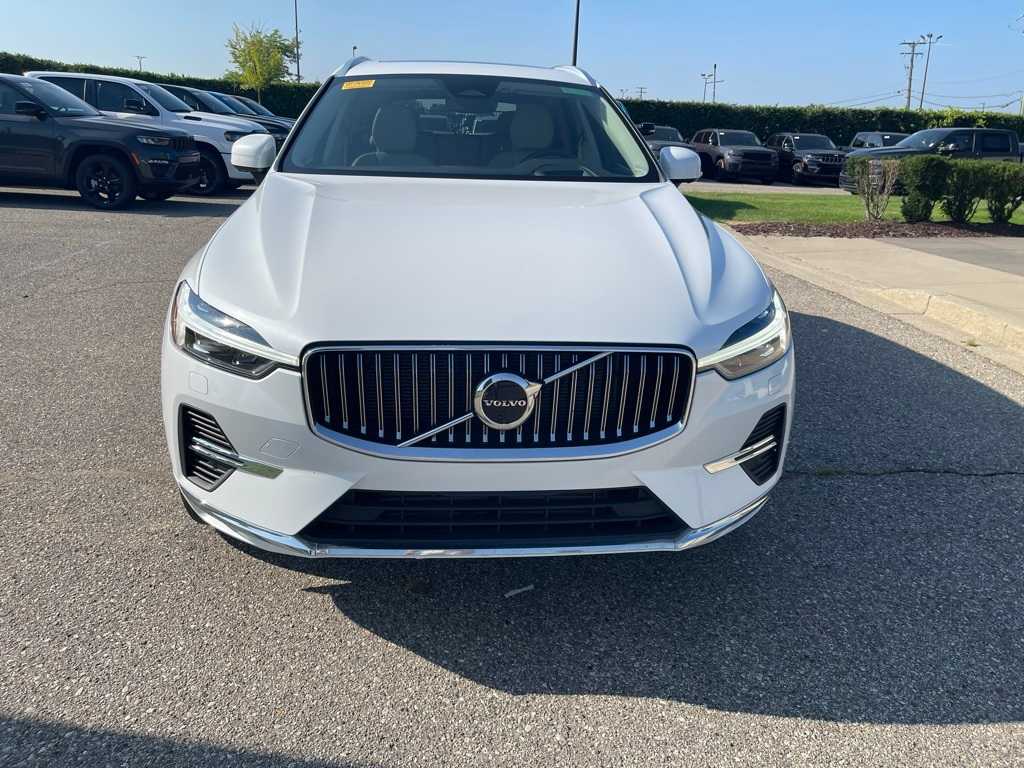 Thumbnail: 2022 Volvo XC60 - 8