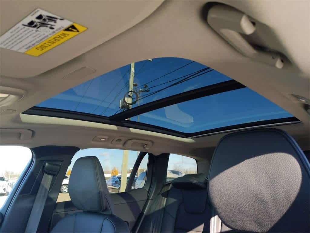 Thumbnail: 2025 Volvo S60 - 17