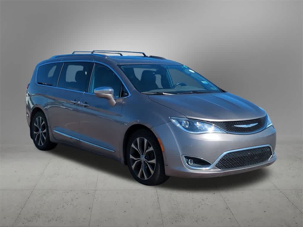 Thumbnail: 2018 Chrysler Pacifica - 4