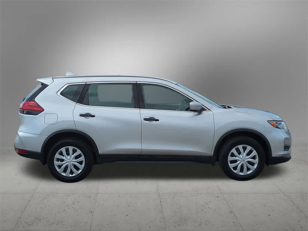 Thumbnail: 2017 Nissan Rogue - 7