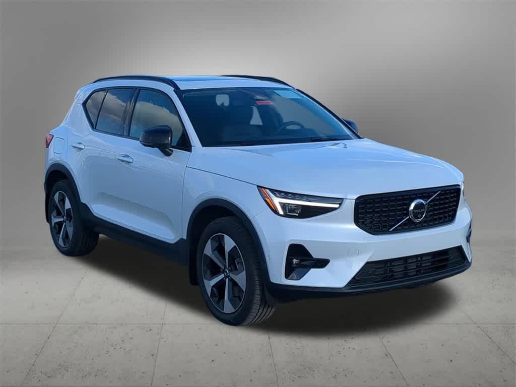 Thumbnail: 2026 Volvo XC40 - 8