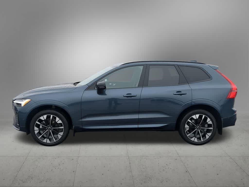 Thumbnail: 2026 Volvo XC60 - 3
