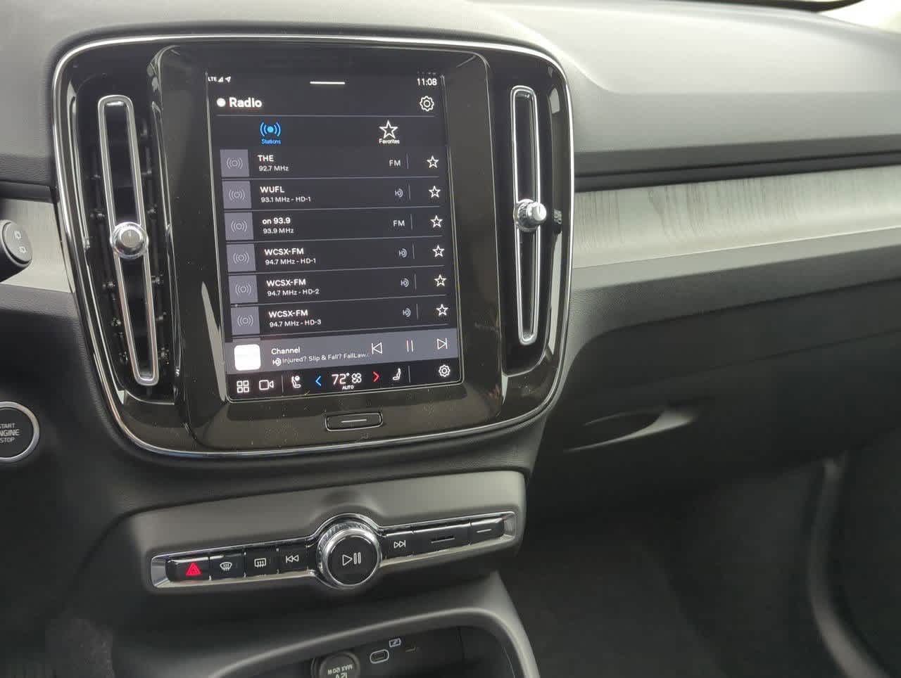 Thumbnail: 2025 Volvo XC40 - 26