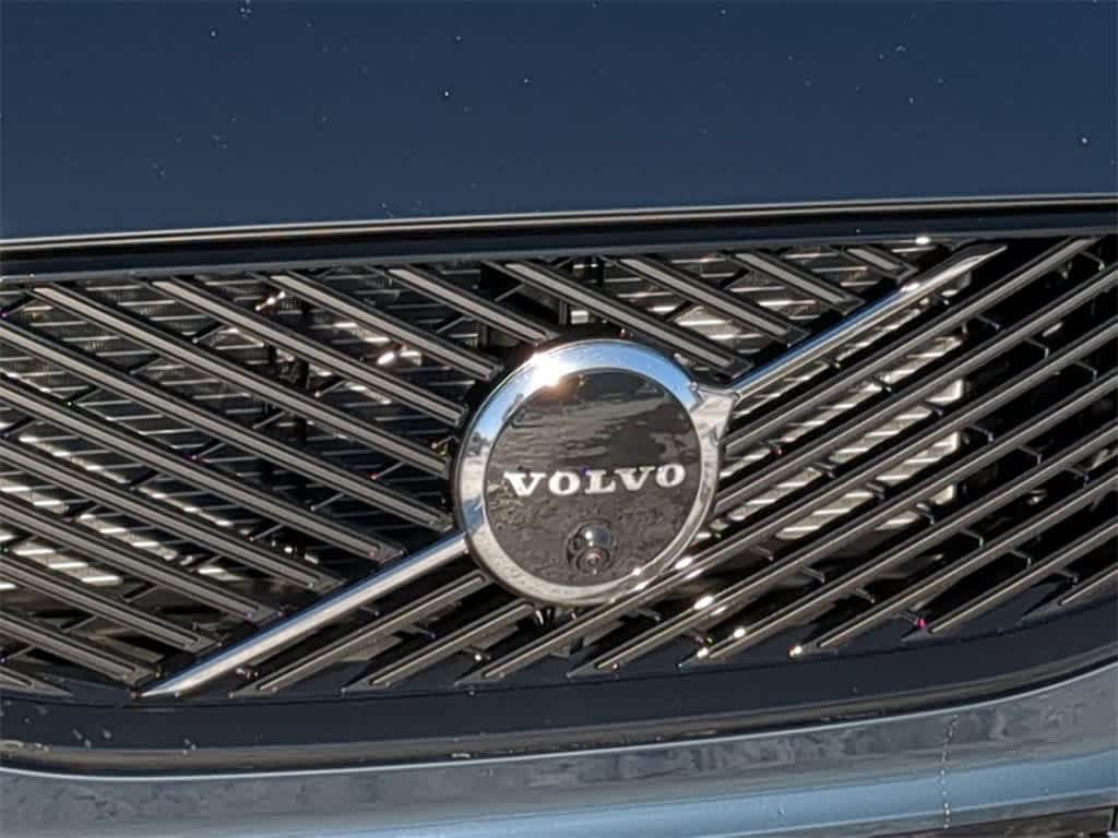 Thumbnail: 2026 Volvo XC60 - 11