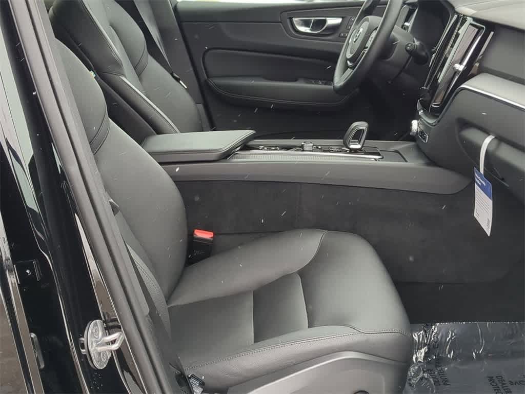 Thumbnail: 2025 Volvo XC60 - 20