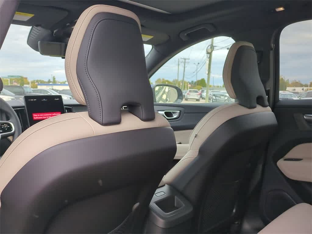 Thumbnail: 2026 Volvo XC60 - 17