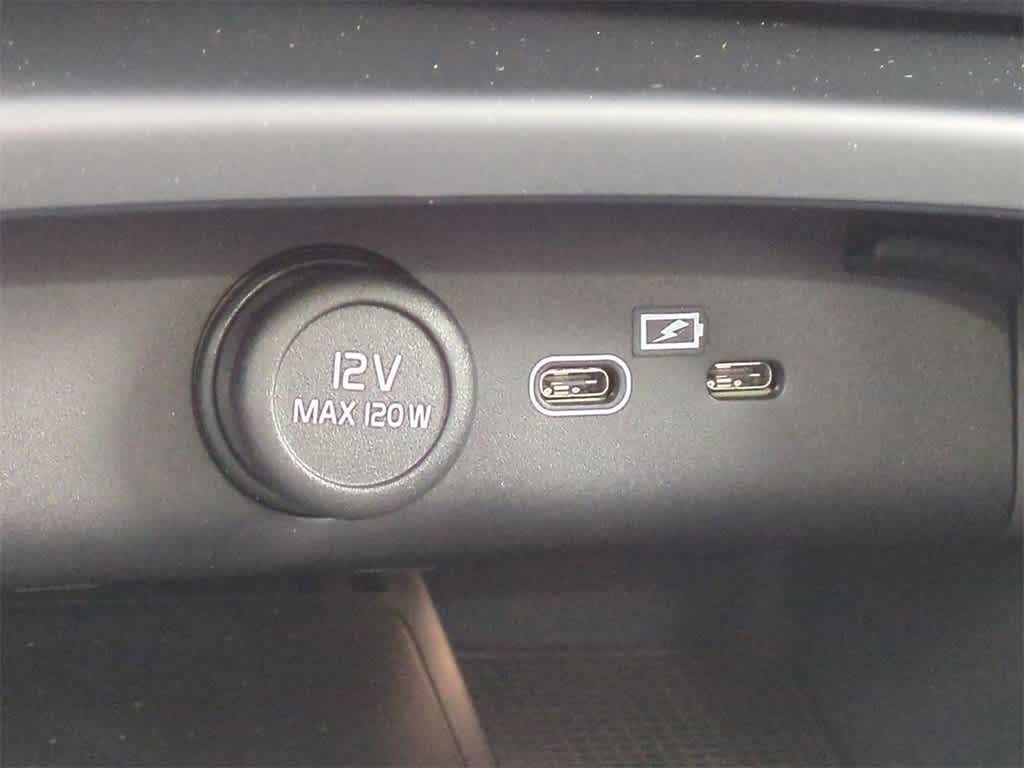 Thumbnail: 2026 Volvo XC40 - 30