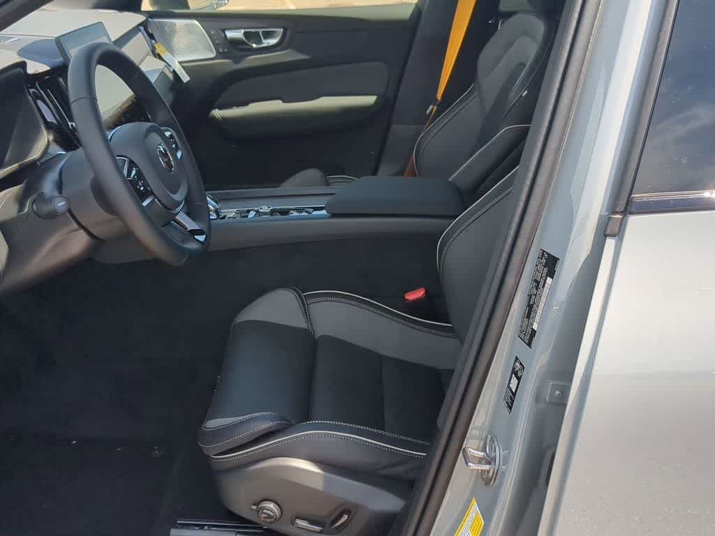 Thumbnail: 2026 Volvo XC60 - 15