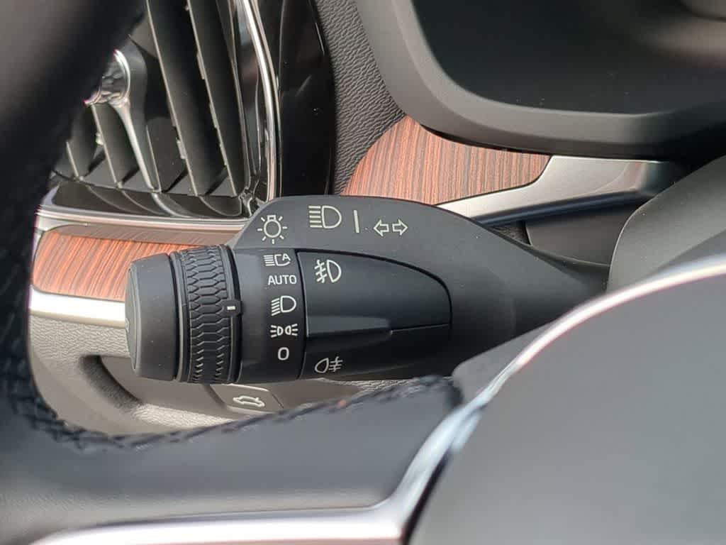 Thumbnail: 2023 Volvo S60 - 25