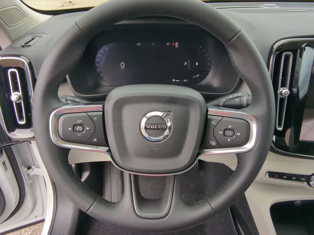 Thumbnail: 2026 Volvo XC40 - 21