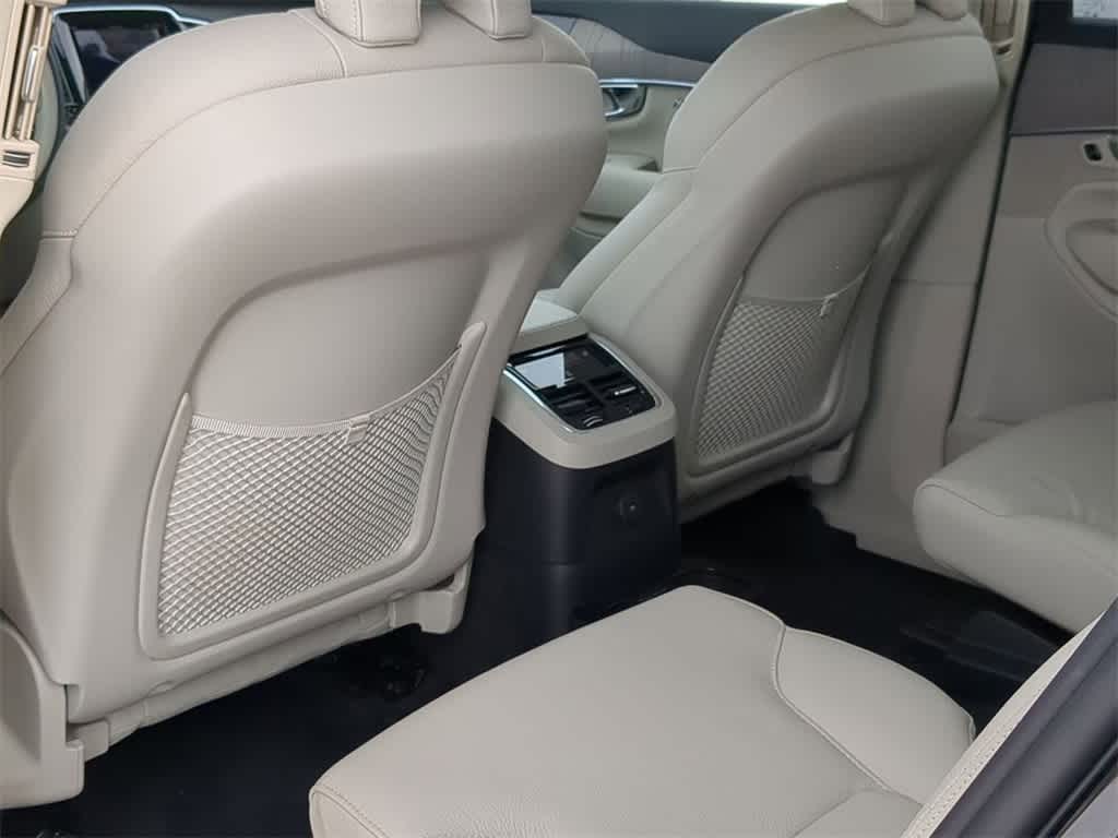 Thumbnail: 2025 Volvo XC90 - 17