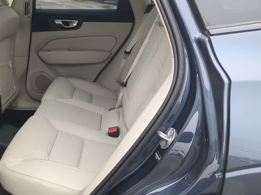 Thumbnail: 2026 Volvo XC60 - 18