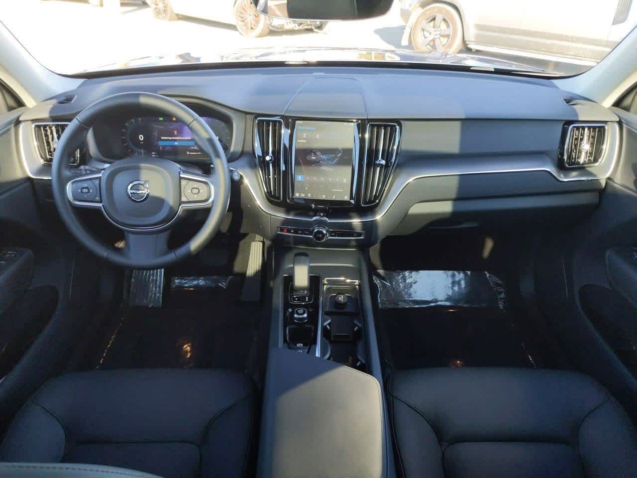 Thumbnail: 2025 Volvo XC60 - 13