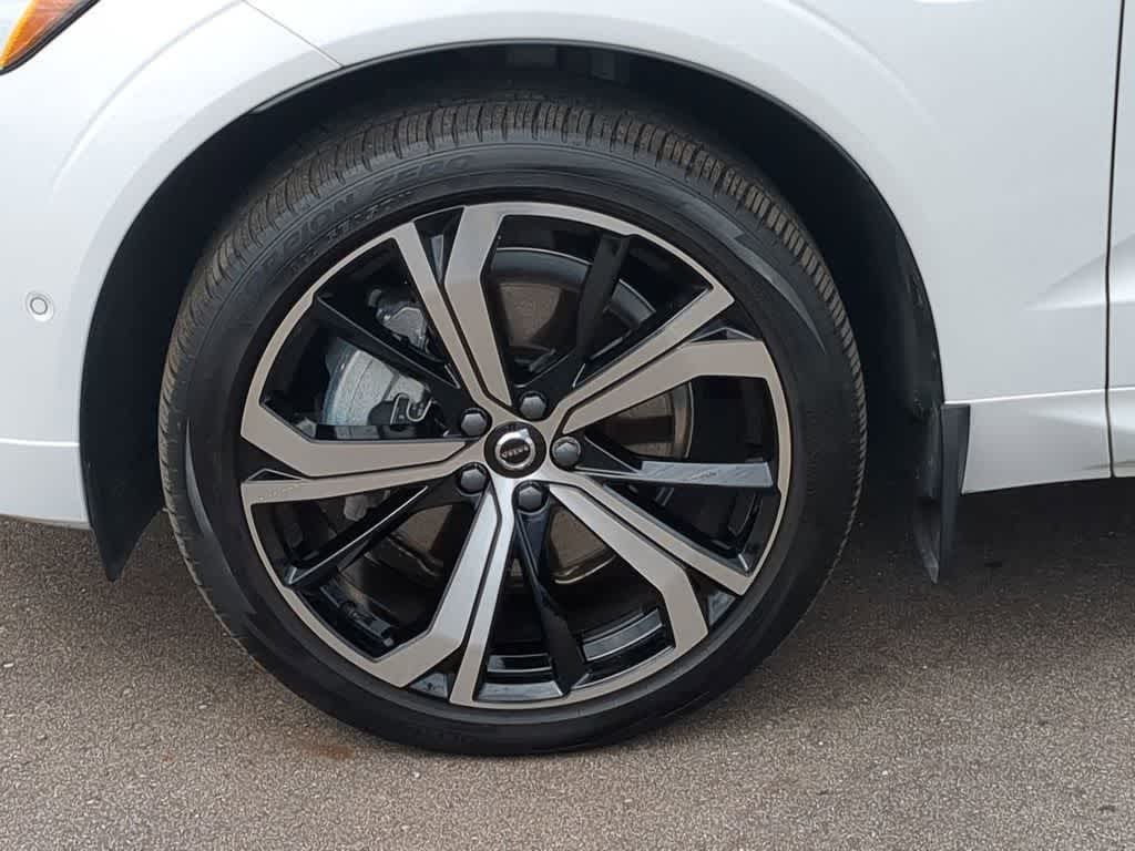 Thumbnail: 2025 Volvo XC60 - 13