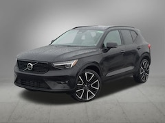 2024 Volvo XC40 B5 Ultimate Dark I-4 cyl All-Wheel Drive