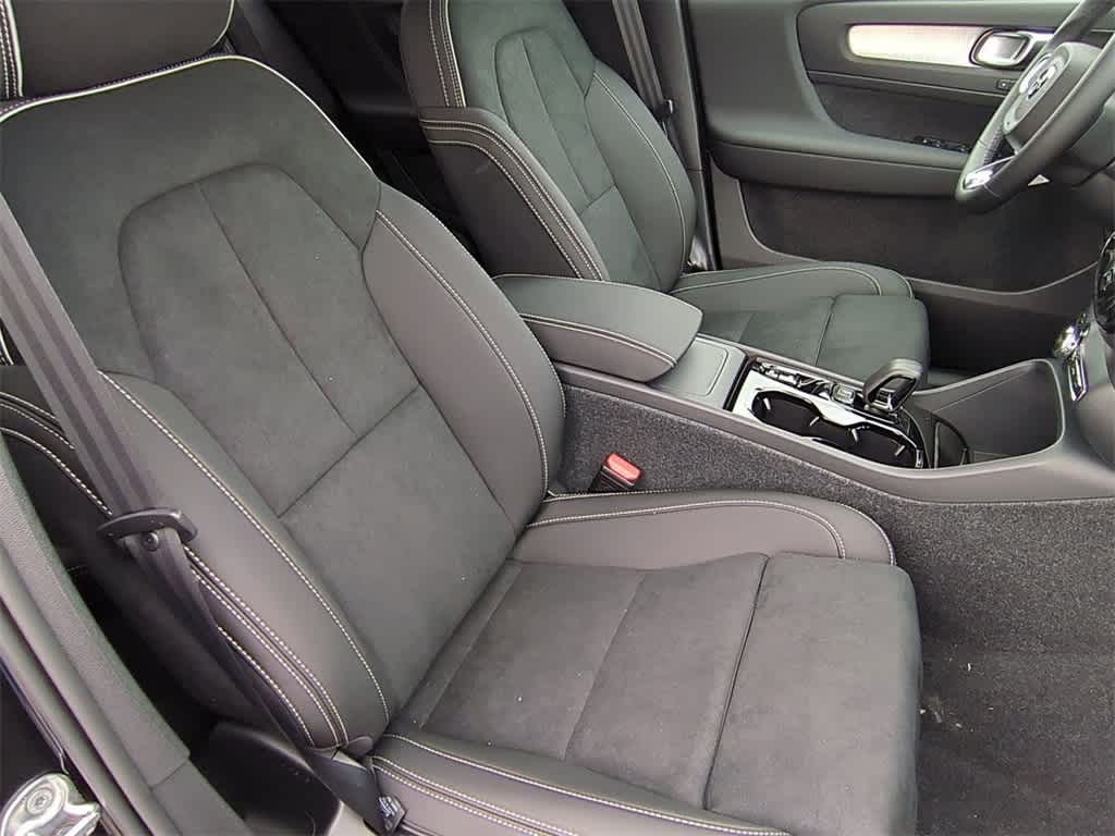 Thumbnail: 2026 Volvo XC40 - 22