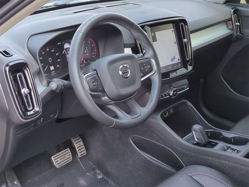 Thumbnail: 2021 Volvo XC40 - 2