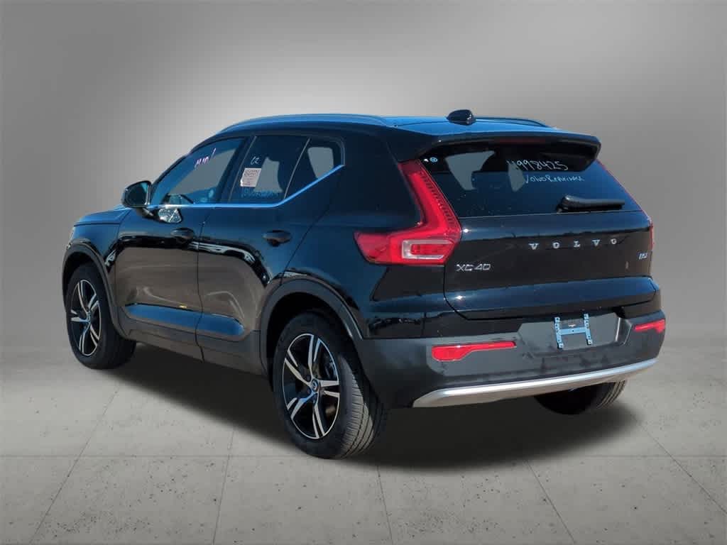 2025 Volvo XC40 Core photo 4