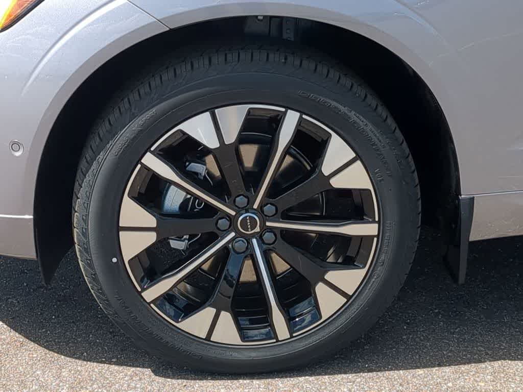 Thumbnail: 2026 Volvo XC60 - 13