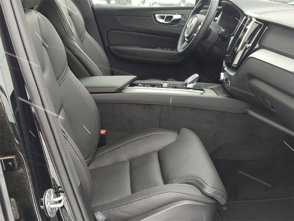 Thumbnail: 2025 Volvo XC60 - 21