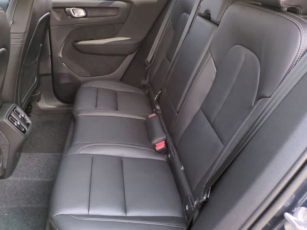 Thumbnail: 2026 Volvo XC40 - 18