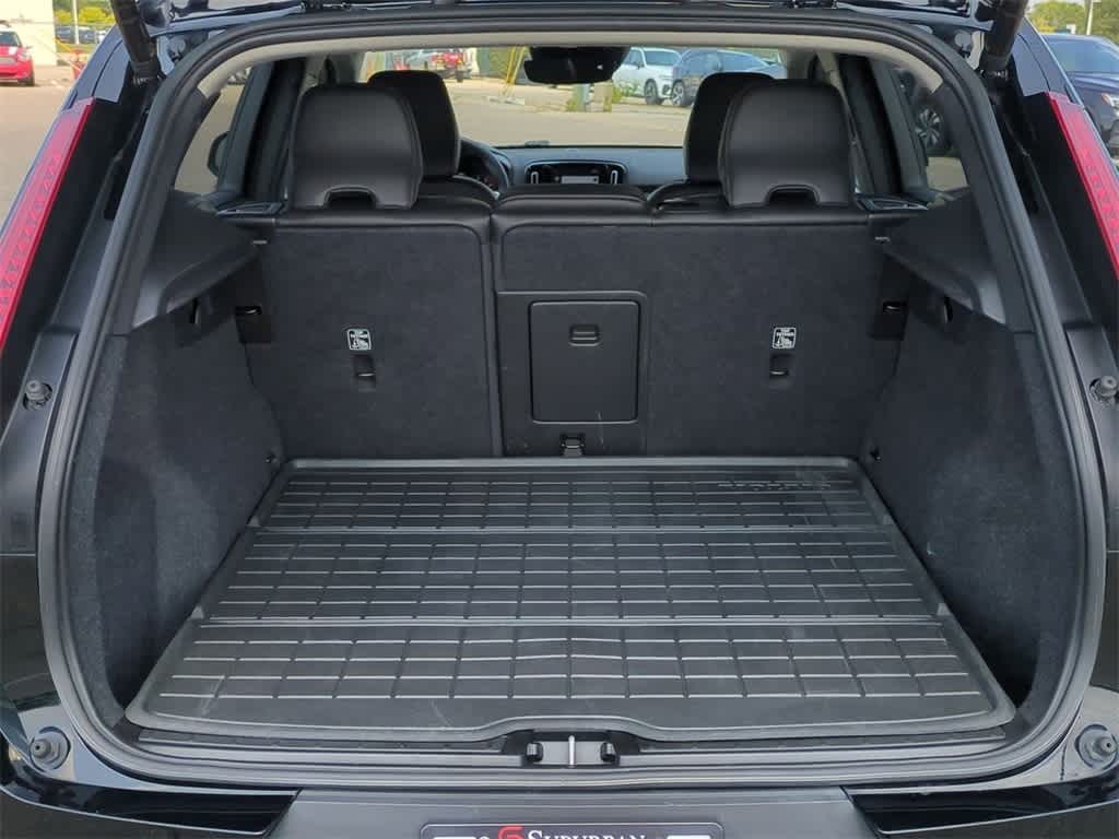 Thumbnail: 2021 Volvo XC40 - 33
