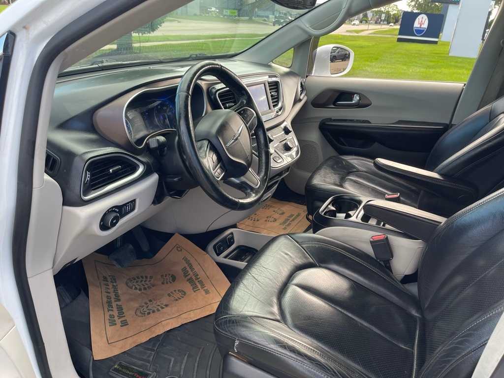 Thumbnail: 2019 Chrysler Pacifica - 9