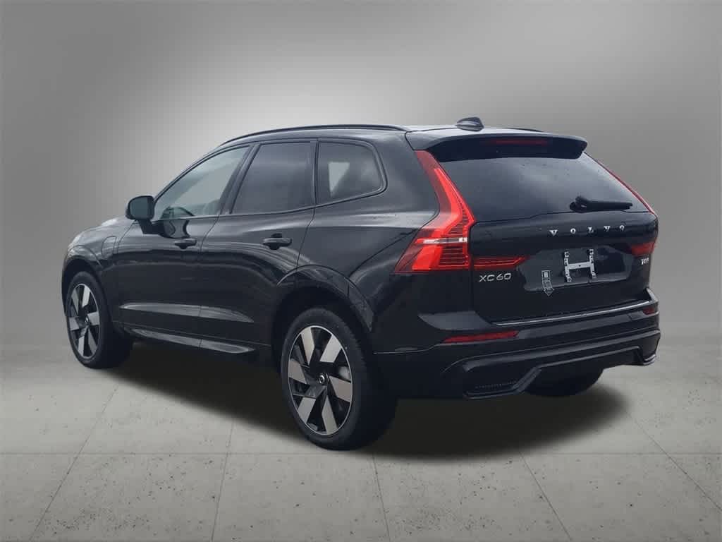 2025 Volvo XC60 Plus T8 photo 2