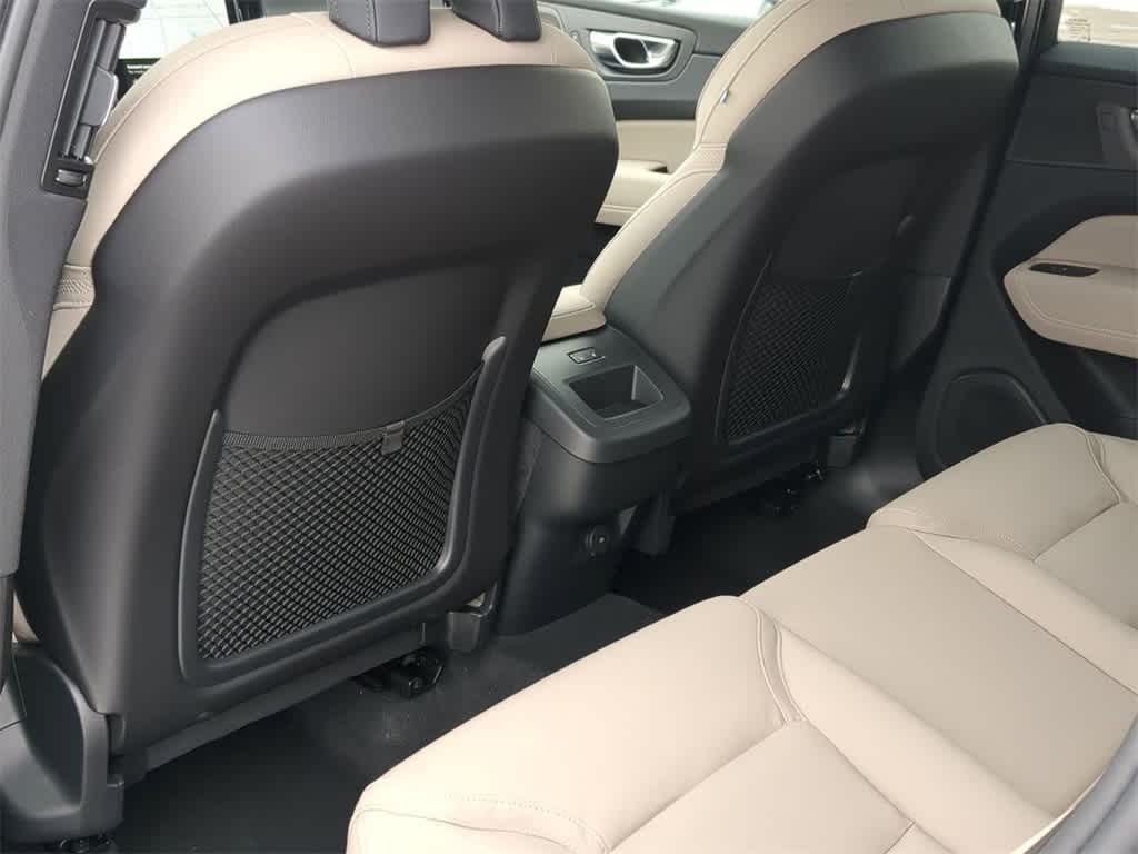 Thumbnail: 2026 Volvo XC60 - 17