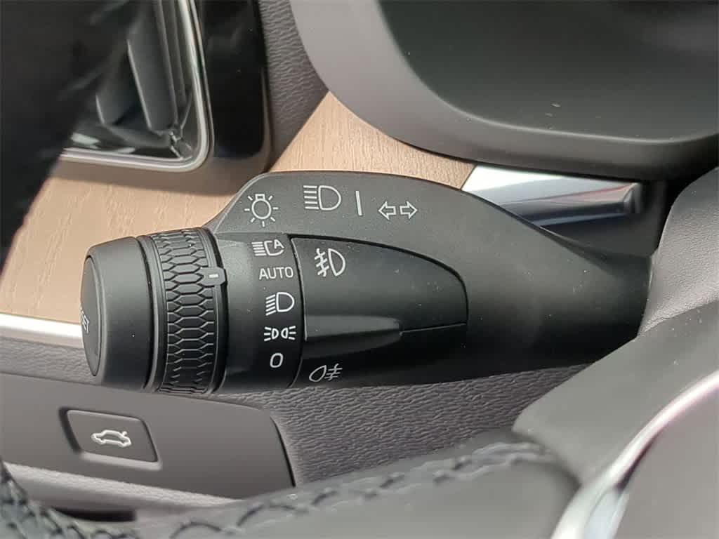 Thumbnail: 2026 Volvo XC60 - 25