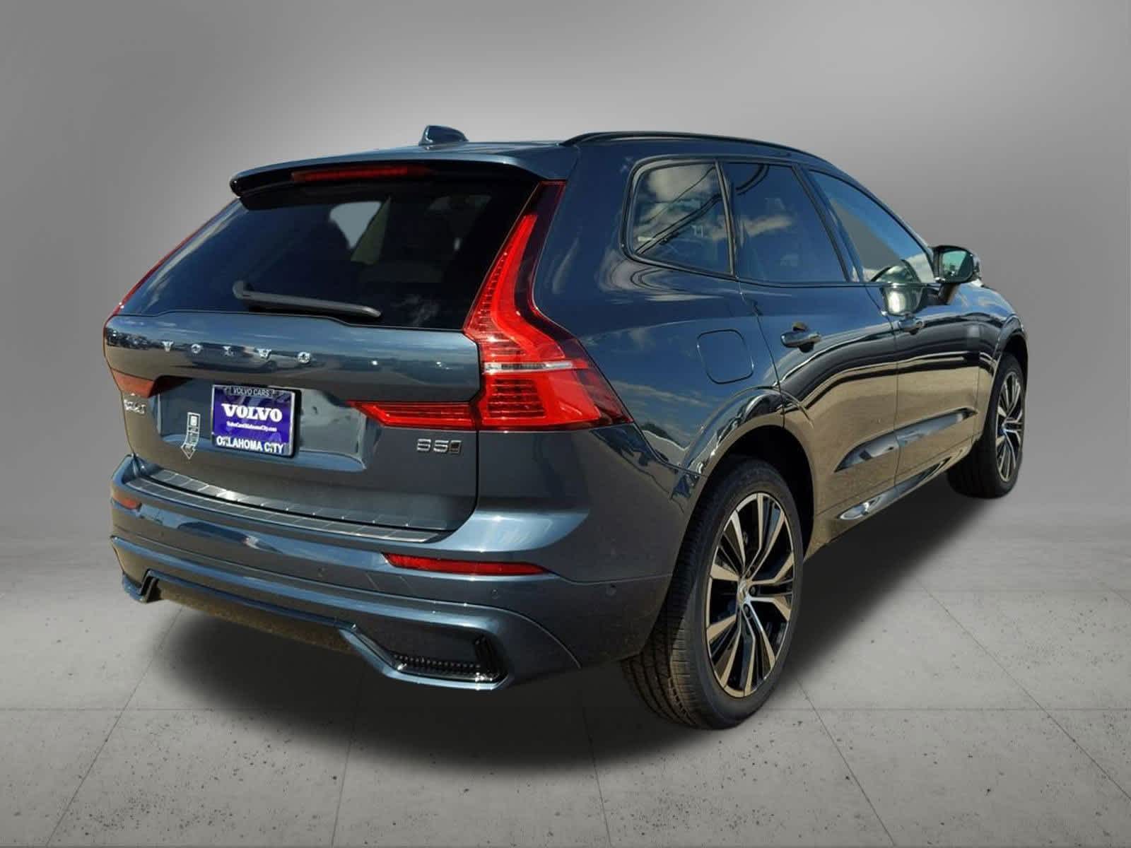Thumbnail: 2025 Volvo XC60 - 6