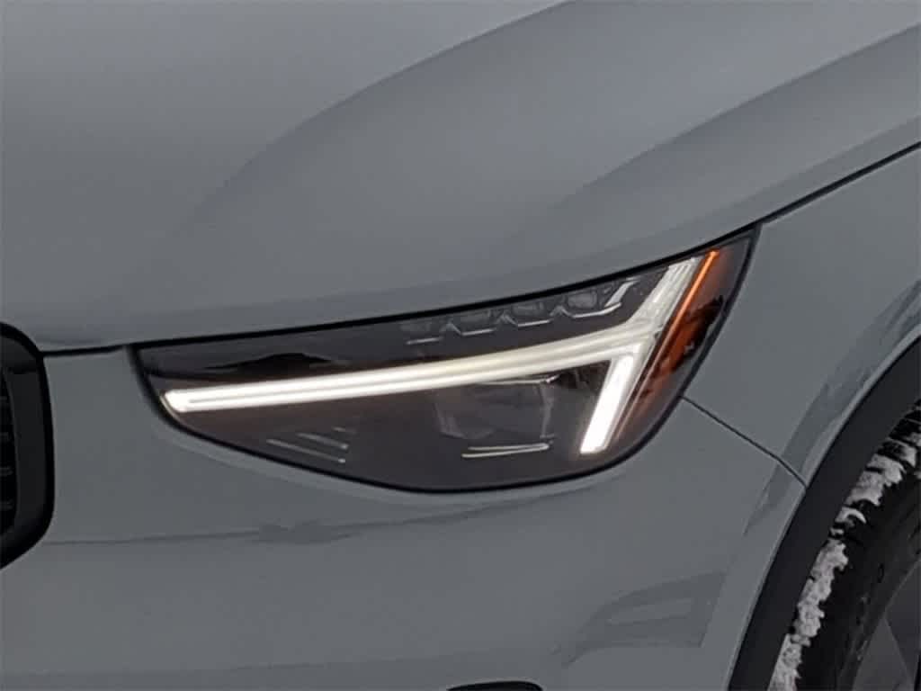 Thumbnail: 2026 Volvo XC40 - 11