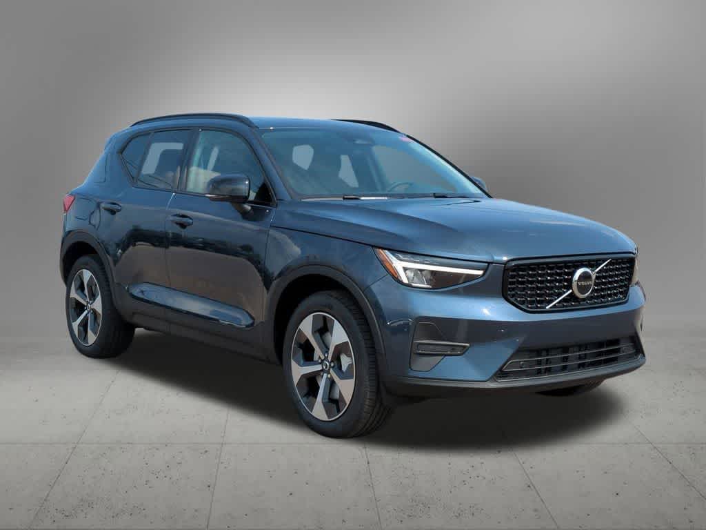 Thumbnail: 2026 Volvo XC40 - 8
