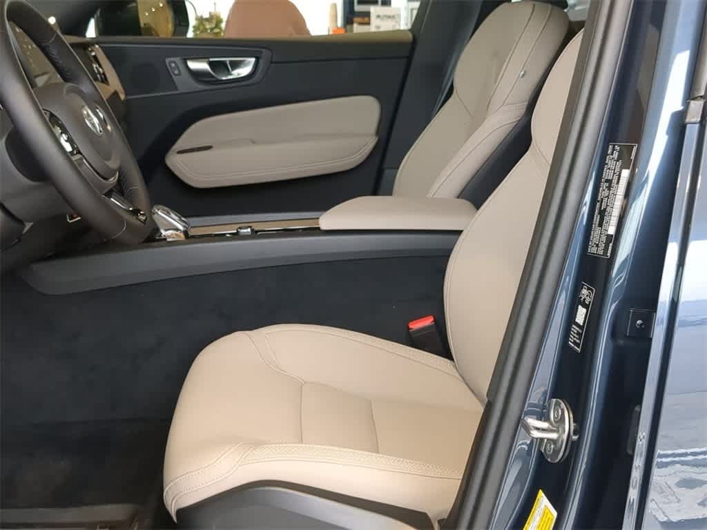 Thumbnail: 2026 Volvo XC60 - 8