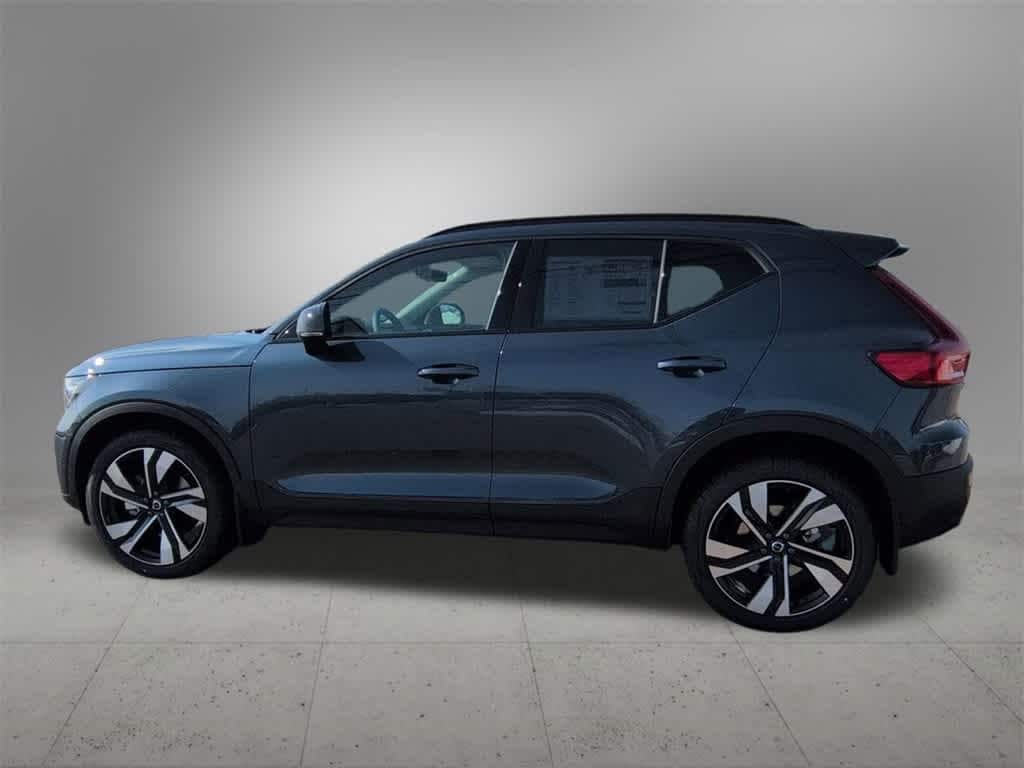New 2026 Volvo XC40 B5 Ultra SUV