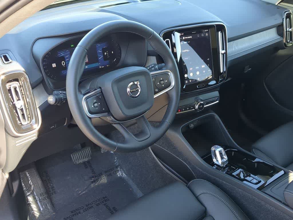 Thumbnail: 2026 Volvo XC40 - 2