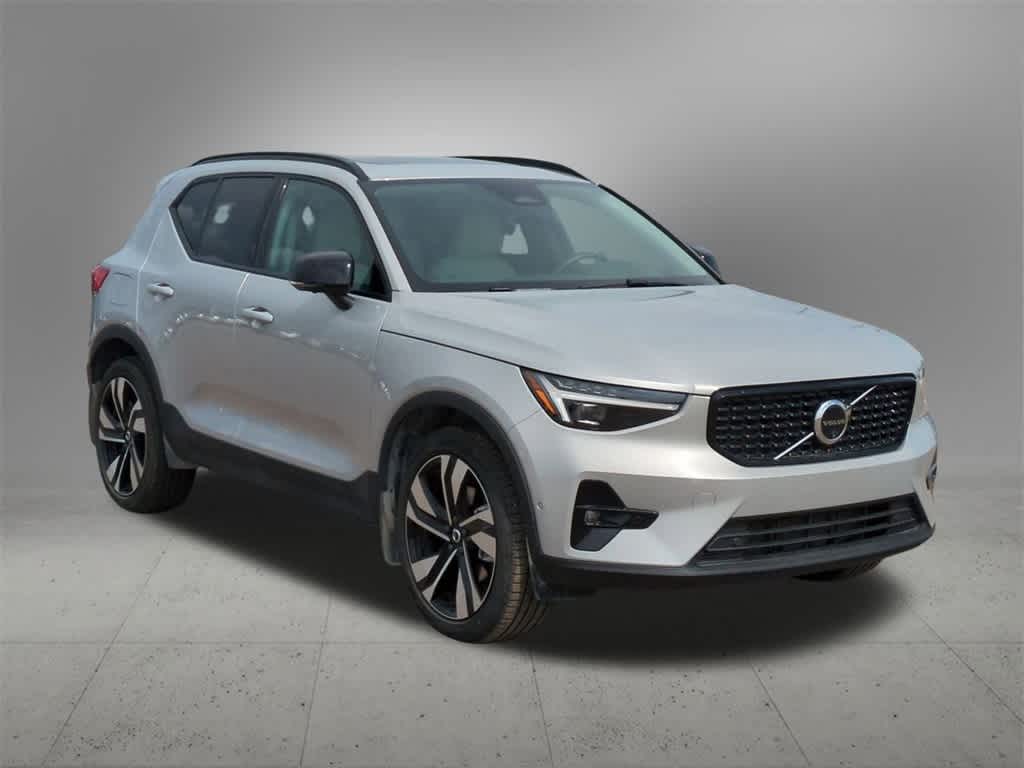 Thumbnail: 2025 Volvo XC40 - 8