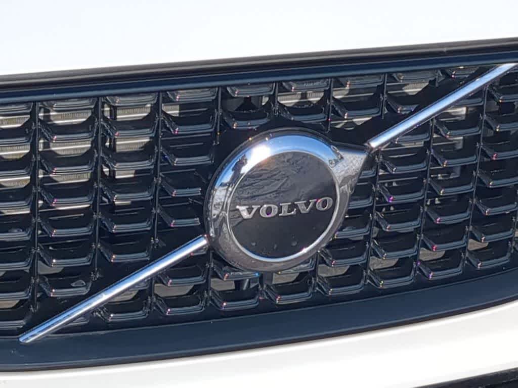 Thumbnail: 2025 Volvo XC60 - 11