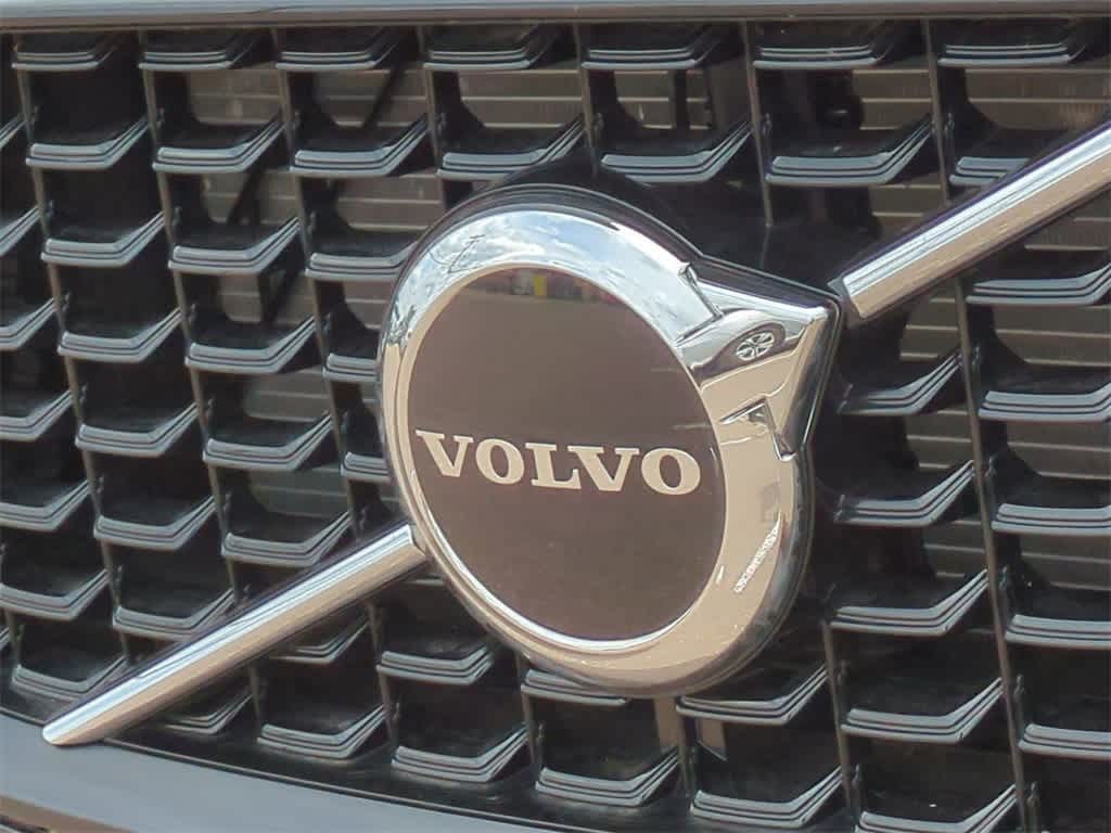 Thumbnail: 2025 Volvo XC60 - 11