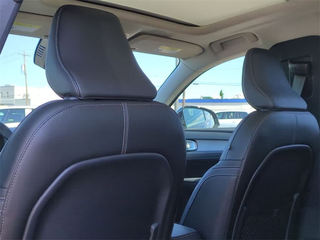 Thumbnail: 2026 Volvo XC40 - 17