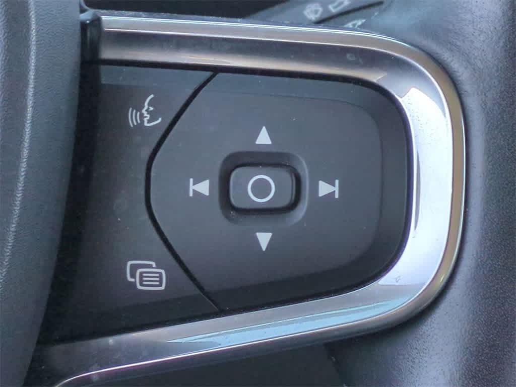 Thumbnail: 2020 Volvo XC40 - 22