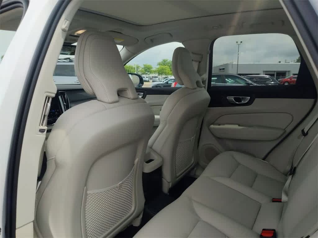 Thumbnail: 2025 Volvo XC60 - 15