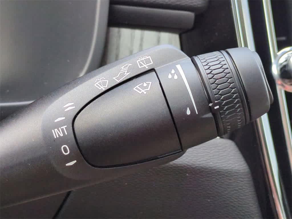 Thumbnail: 2026 Volvo XC40 - 26