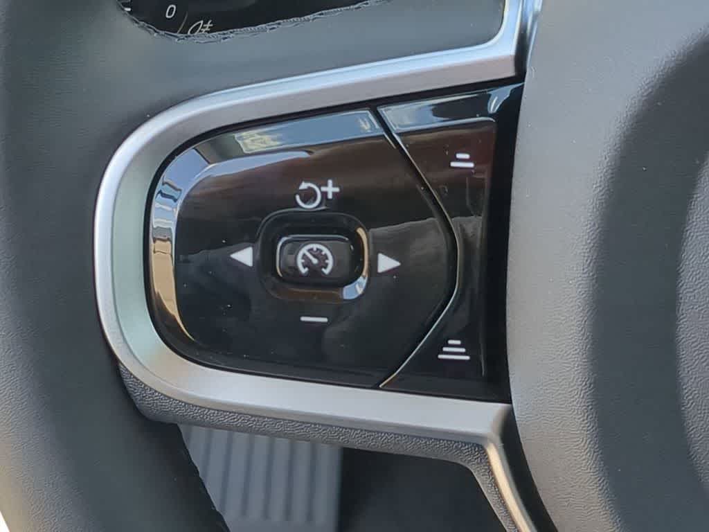 Thumbnail: 2026 Volvo XC60 - 22