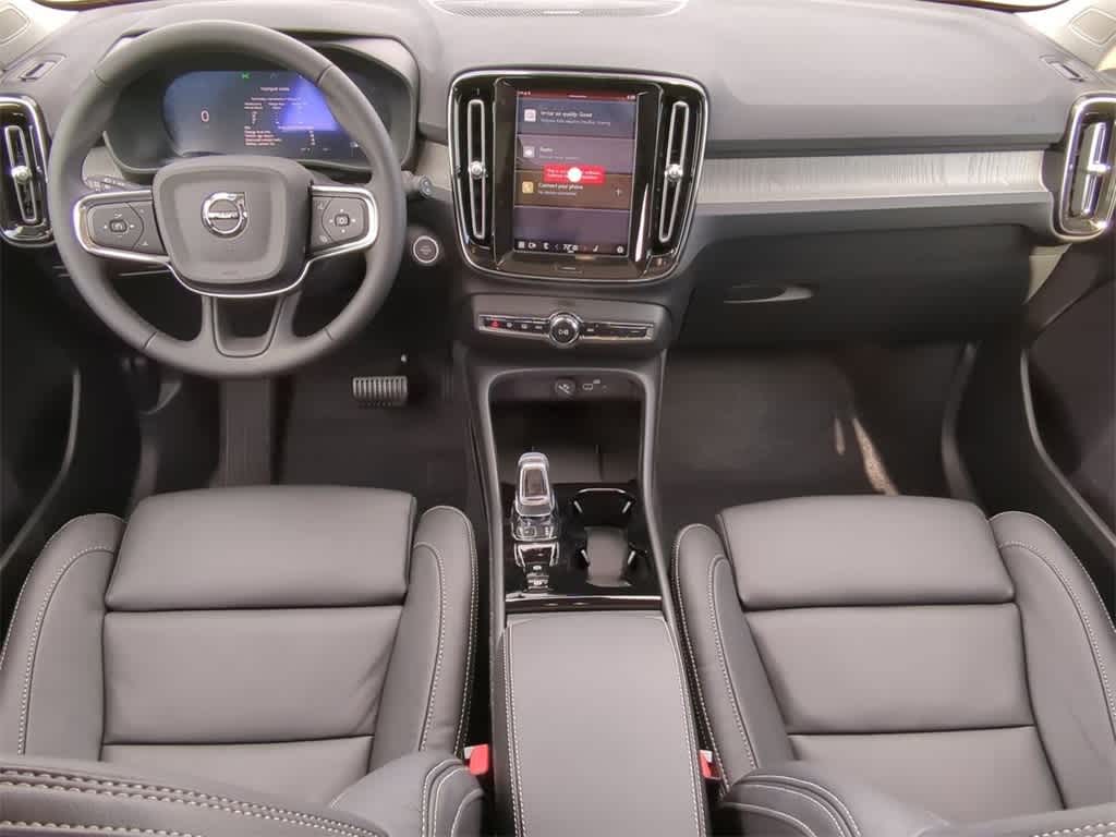 Thumbnail: 2025 Volvo XC40 - 15