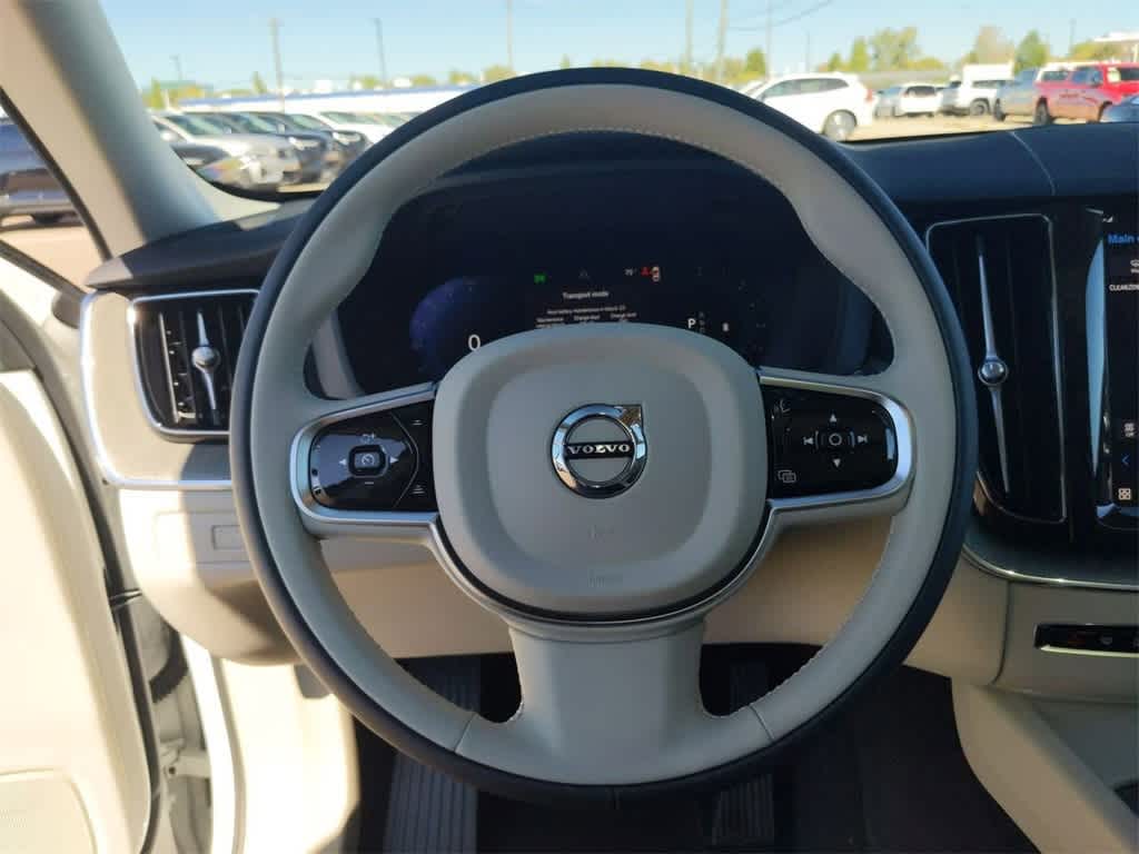 Thumbnail: 2025 Volvo XC60 - 20